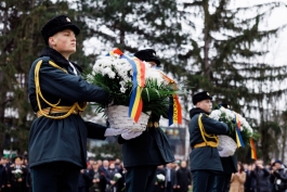 Президент Майя Санду почтила память павших героев вооруженного конфликта на Днестре