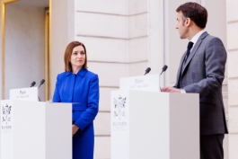 La Paris, Președinta Maia Sandu i-a conferit Președintelui Macron „Ordinul Republicii” și a discutat despre cooperarea moldo-franceză, și aderarea la UE