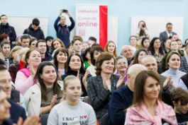  В Кахуле Президент Майя Санду приняла участие в презентации книги режиссера Кристиана Мунджиу, посвященной его бабушке