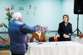 Președinta Maia Sandu a discutat cu locuitorii comunei Parcani despre dezvoltarea comunităților din țară