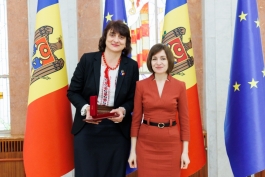 Președinta Maia Sandu a conferit distincții de stat mai multor oameni din diverse domenii de activitate