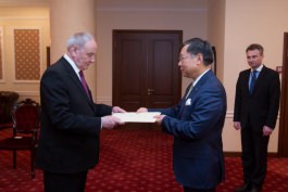 Moldovan president receives accreditation letters from three ambassadors