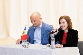 Șefa statului s-a întâlnit cu locuitorii din comuna Fundul Galbenei și i-a felicitat cu ocazia Hramului localității 