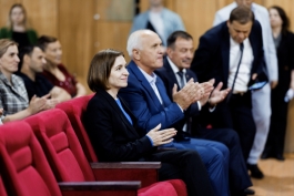 Președinta Maia Sandu a discutat cu autoritățile locale și agricultorii din raionul Criuleni 