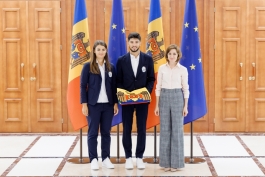 Глава государства пожелала молдавским спортсменам успеха на Олимпийских играх и вручила им государственный флаг