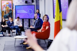 Глава государства встретилась с молдавскими гражданами, проживающими в Великобритании