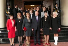 Președintele Republicii Moldova, Nicolae Timofti, a acordat distincții de stat unui grup de cetățeni