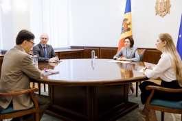 Președinta Maia Sandu i-a acordat Ambasadorului Franței la Chișinău, Graham Paul, „Ordinul de Onoare” 
