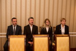 Moldovan president signs decrees appointing four judges