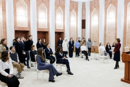Încă patru tineri au primit certificatul de absolvire a programului de stagii plătite în serviciu public, la Președinție