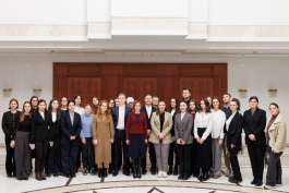 Încă patru tineri au primit certificatul de absolvire a programului de stagii plătite în serviciu public, la Președinție