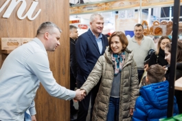 Президент Майя Санду посетила выставку „Fabricat în Moldova”: «Мы продолжим поддерживать предпринимателей, потому что их успех - это и успех Молдовы»