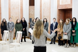 Группа женщин, участвующих в программе „Security Mentorship Program: Empowering Women in National Security", посетила сегодня Президентуру