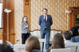 Группа женщин, участвующих в программе „Security Mentorship Program: Empowering Women in National Security", посетила сегодня Президентуру