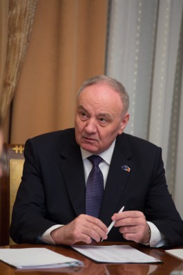 Moldovan president signs decrees appointing eight magistrates