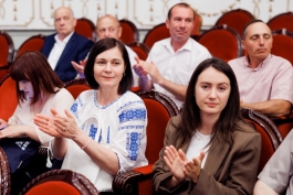 Глава государства поздравила работников государственной службы с Днем государственного служащего, который отмечается 23 июня