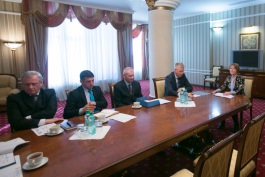 Moldovan president signs decrees appointing eight magistrates