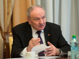 Moldovan president signs decrees appointing eight magistrates