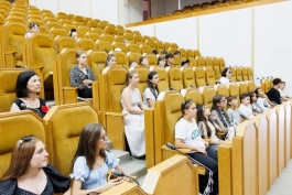 Учащиеся со всей страны и преподаватели из Великобритании посетили Президентуру Республики Молдова
