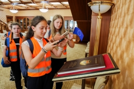 Учащиеся со всей страны и преподаватели из Великобритании посетили Президентуру Республики Молдова