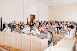 Президент Майя Санду во время рабочего визита в район Фэлешть: Премия  имени  Рейнхарда Мона в размере 1,9 млн. леев инвестирована в развитие села Рисипень