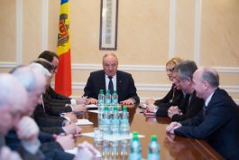 President Nicolae Timofti holds consultations with Communists' parliamentary faction