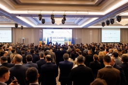 Президент Майя Санду вместе с Председателем Парламента Игорем Гросу и Премьер-министром Александру Мунтяну приняла участие в приеме, организованном по случаю Национального дня Румынии