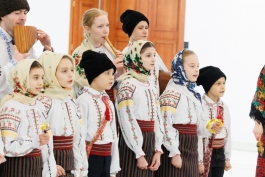 Колядующие принесли праздник в администрацию Президента