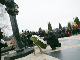 President Nicolae Timofti attends events dedicated to Remembrance Day