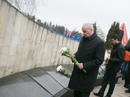 President Nicolae Timofti attends events dedicated to Remembrance Day