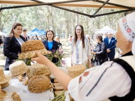 De Ziua Nistrului, șefa statului a participat la Festivalul „Dansul Vetrelor Nistrene” din Ștefan Vodă.