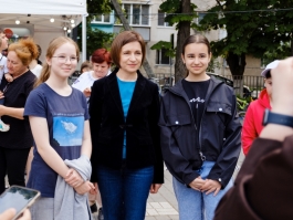 De Ziua Copilului, Maia Sandu a fost alături de copiii din Stăuceni și a vizitat noua Primărie a localității 