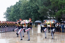 Președinta Republicii Moldova a adus un omagiu celor care au apărat independența țării