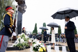Președinta Republicii Moldova a adus un omagiu celor care au apărat independența țării