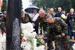 Președinta Republicii Moldova a adus un omagiu celor care au apărat independența țării