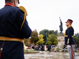 Președinta Republicii Moldova a adus un omagiu celor care au apărat independența țării