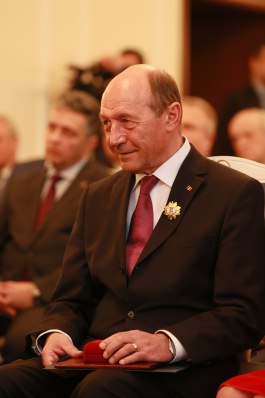 Moldovan head of state awards Stefan cel Mare order to former Romanian president