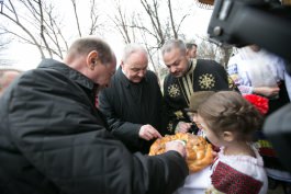 Moldovan president, former Romanian head of state visit north Moldova town