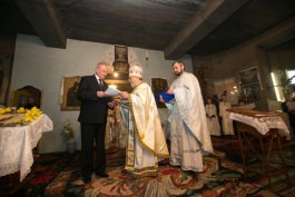 Moldovan president attends Easter mass