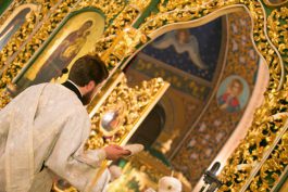 Moldovan president attends Easter mass