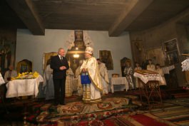 Moldovan president attends Easter mass