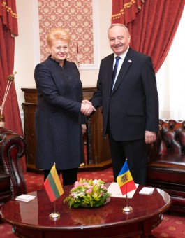 Lithuanian president pays official visit to Moldova