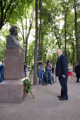 Президент Николае Тимофти принял участие в чествовании памяти поэта Михая Эминеску