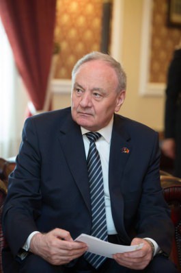 Moldovan president awards Chinese envoy