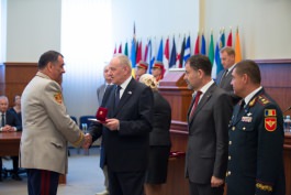 День Национальной армии: Президент участвовал в официальных мероприятиях и наградил группу военнослужащих