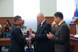 День Национальной армии: Президент участвовал в официальных мероприятиях и наградил группу военнослужащих