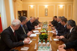 Moldovan president meets Romanian high-ranking official