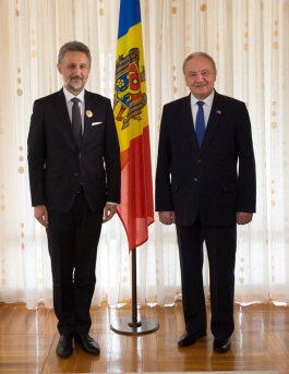 Moldovan president awards Romanian ambassador