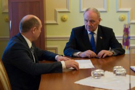 Moldovan president signs decrees on government's resignation, appointing acting premier