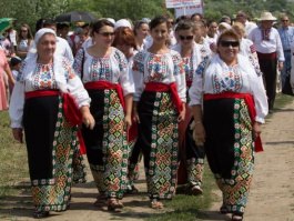  Николае Тимофти принял участие в Национальном туристическом фестивале традиций «Duminica Mare»